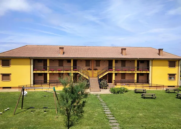 Hotel cerca del colegio: Apartamentos El Solo